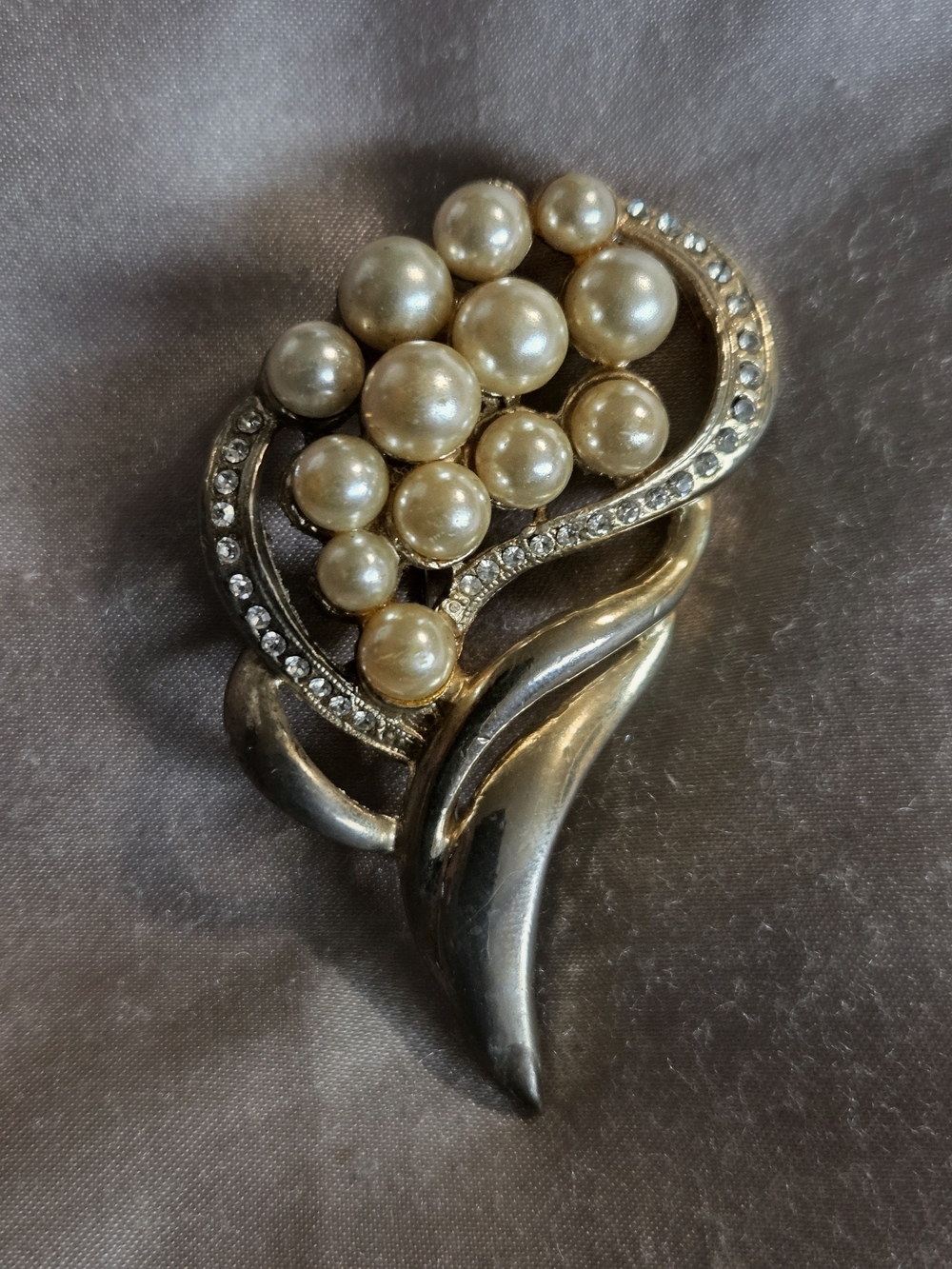 Vintage Elegant Gold-Tone Faux Pearl and Crystal Bouquet Brooch